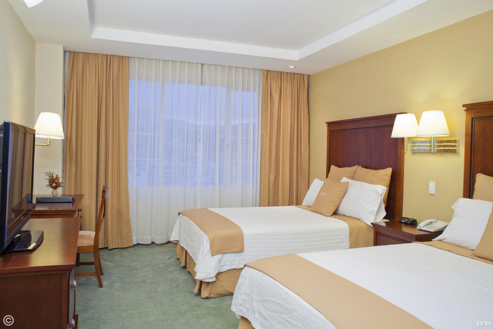 Sonesta Hotel Loja Esterno foto